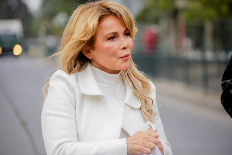 Presentó un título falso y recibió $110 millones: Condenan a falsa periodista de Cathy Barriga por fraude al Fisco