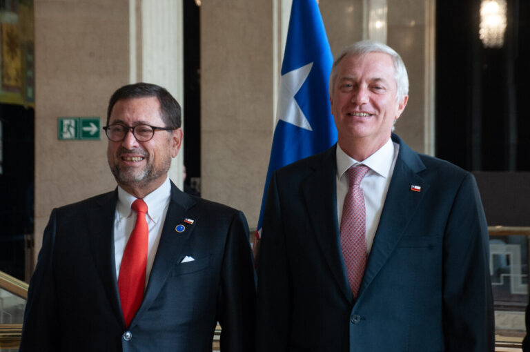 Cadem: Aprobación del pdte. Kast alcanza el 36%, mientras la del canciller Pérez Mackenna cae 9 puntos