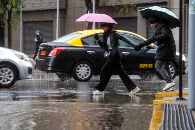 Lluvia en Santiago este jueves: Allison Göhler detalla dónde y a qué hora caerán precipitaciones
