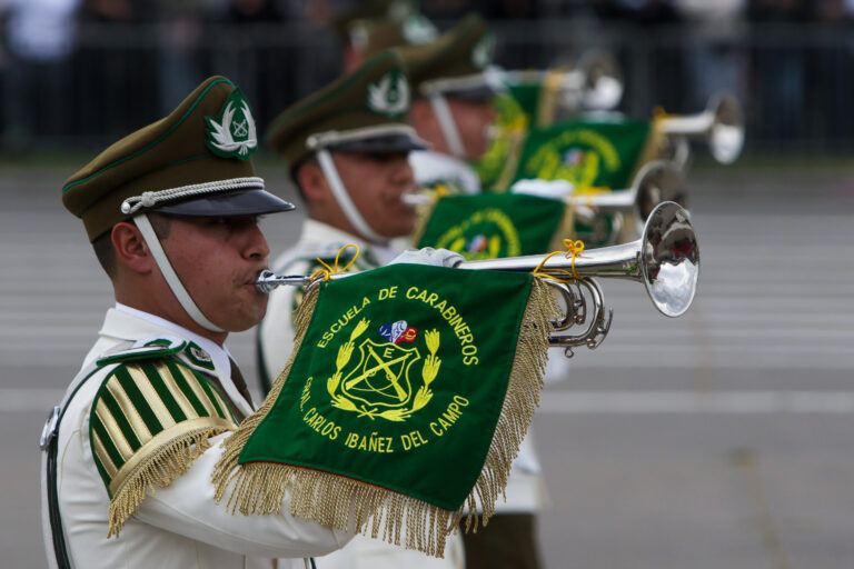Carabineros registra cifra récord de postulaciones en 20 años: Incertidumbre laboral sería clave