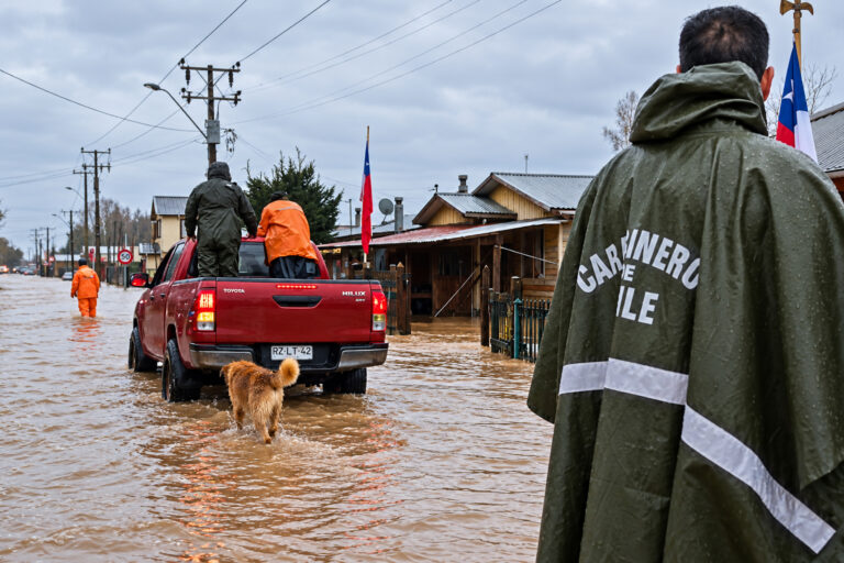 Senapred emite alerta para evacuar zonas de Los Ríos y La Araucanía por desbordes de ríos