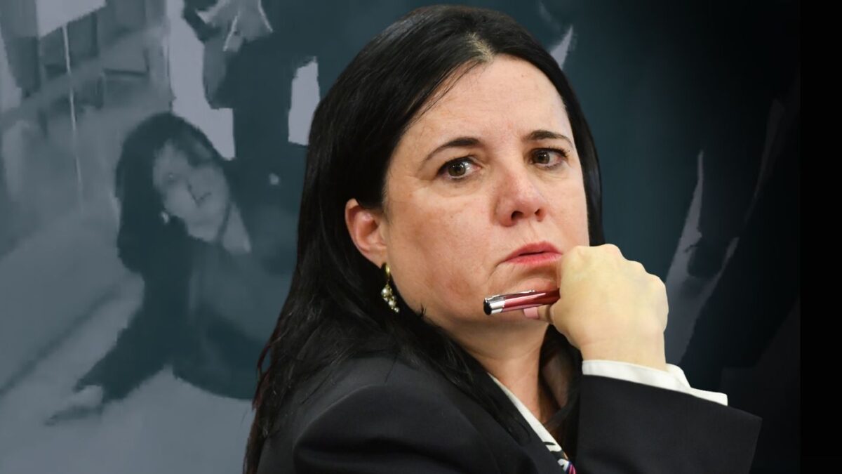 Exministra Trinidad Steinert reaparece en público tras ausentarse de comisión investigadora