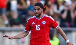 A buscar regularidad: Francisco Sierralta deja el Auxerre de Francia y tiene nuevo club en Europa