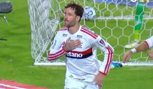 Cabezazo letal: Flamengo vuelve a pegar y aumenta la ventaja ante Independiente del Valle