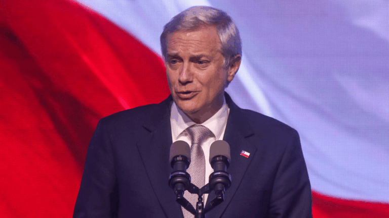 Agenda Criteria: Desaprobación de presidente Kast sube al 58%, su peor registro desde marzo