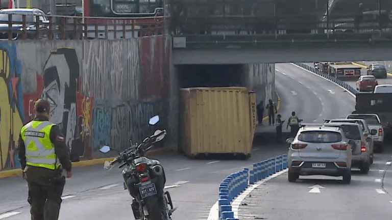 Duró una semana: Cierran paso bajo nivel en Gran Avenida tras accidente con camión de alto tonelaje