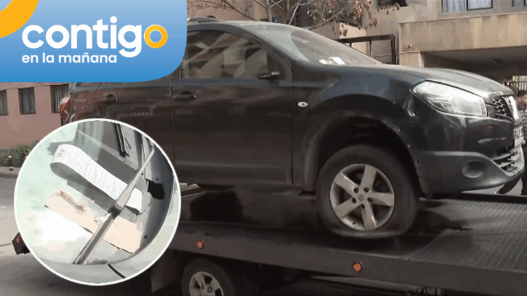Impactante retiro de auto abandonado en Santiago Centro: Tenía 487 multas y debía casi $40 millones
