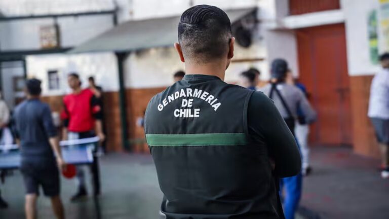 Gendarme fue detenido tras intentar ingresar sustancias ilícitas a cárcel de Valparaíso