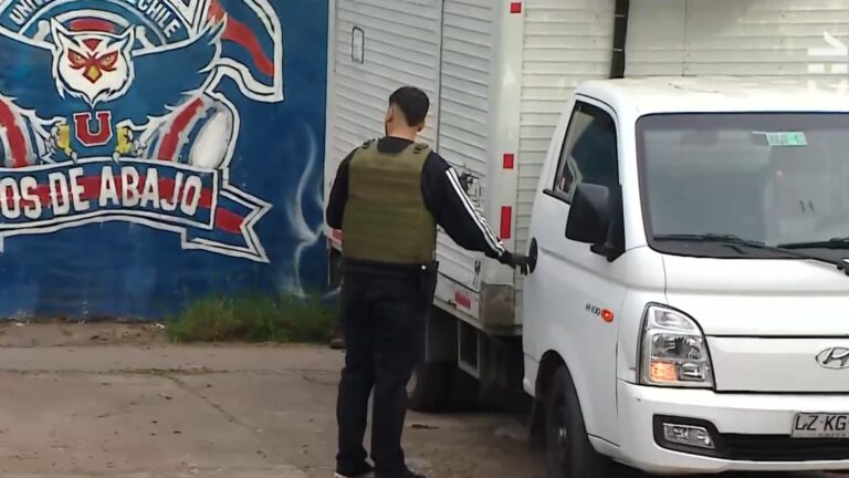 Violento robo en Quinta Normal: Asaltan camión de embutidos previo al 18