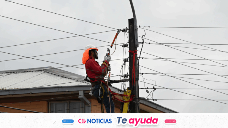 Cortes de luz de hasta 9 horas para este lunes en Santiago: Revisa las diez comunas afectadas y horarios de reposición