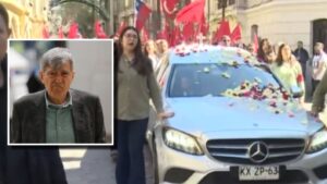 Multitudinaria despedida de Camilo Escalona: Con cánticos y vítores siguieron el cortejo fúnebre