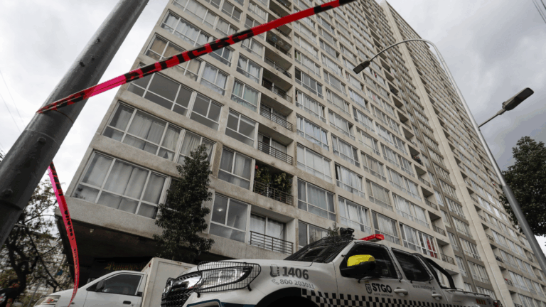 Confirman fallecimiento de menor que cayó de piso 9 en Santiago