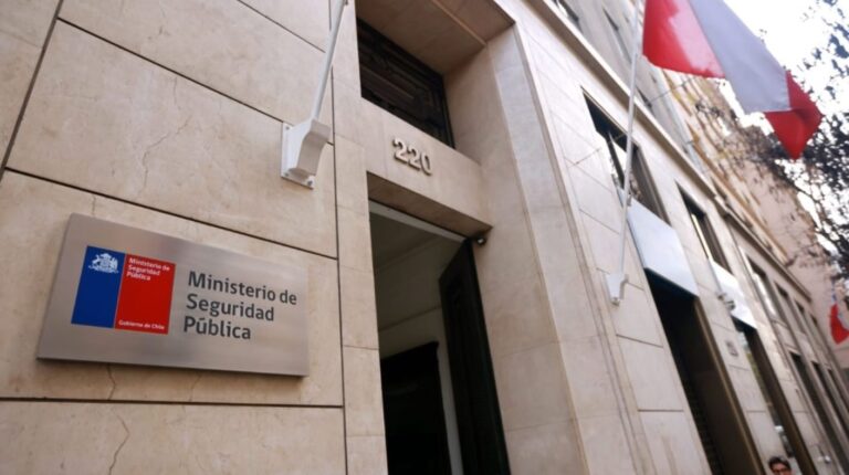Desvinculan a abogado de subsecretaría de Seguridad Pública tras formalización por femicidio frustrado