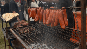 Alerta con la parrilla: El clásico elemento de limpieza que puede poner en riesgo tu salud y tu asado