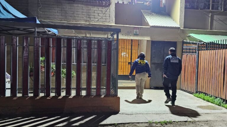 Asesinato en Pudahuel: Hombre dejó entrar a 3 sujetos a su edificio y lo mataron a balazos