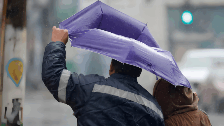 Rachas de hasta 90km/h: Alertan viento 