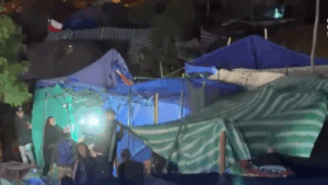 Se voló la Fiesta de la Pampilla: Ráfagas de viento golpean a las fondas en la zona norte del país