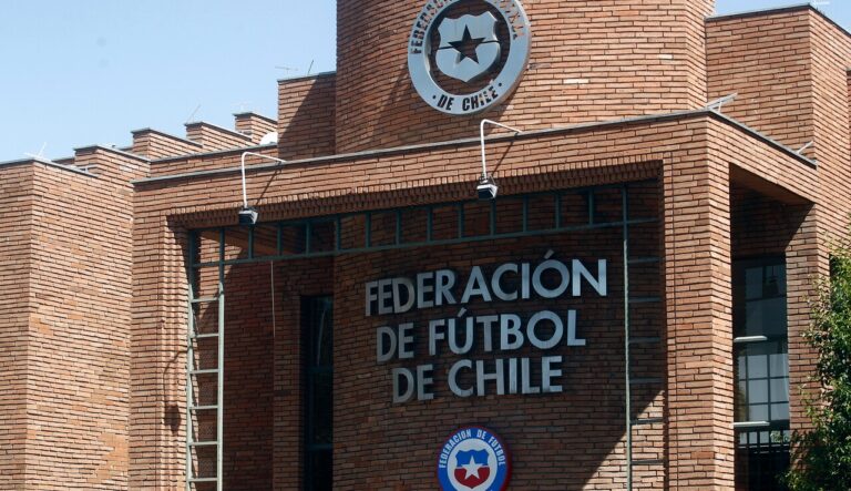 Nuevo problema: Municipalidad de Peñalolén clausura sede de la ANFP por irregularidades