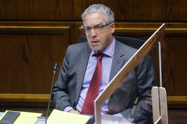 Fiscalía confirma que Gabriel Zaliasnik, embajador de Chile en Israel, está en calidad de imputado en trama por nombramientos judiciales