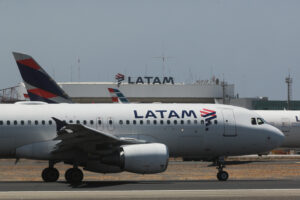 LATAM anuncia que retomará vuelos directos entre Santiago y Caracas