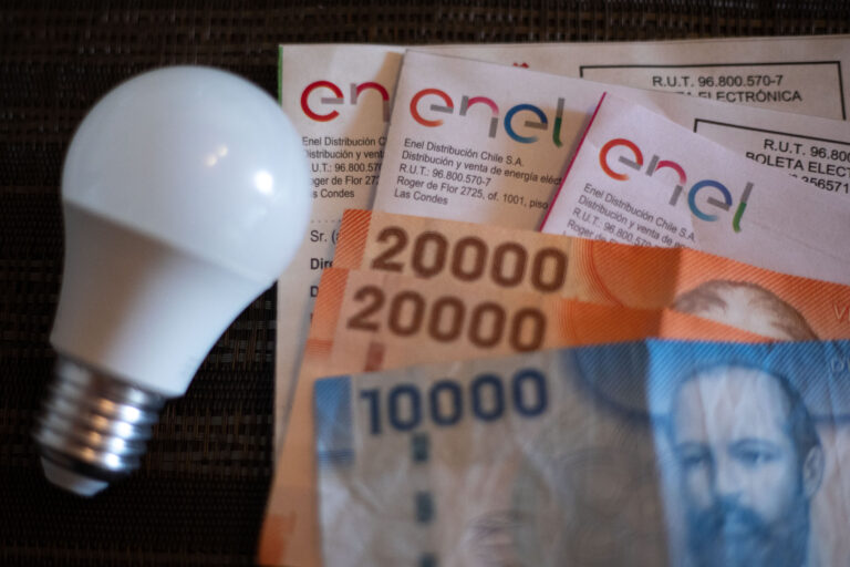 Buenas noticias para el bolsillo: Gobierno anuncia baja de 4.3% en las cuentas de la luz