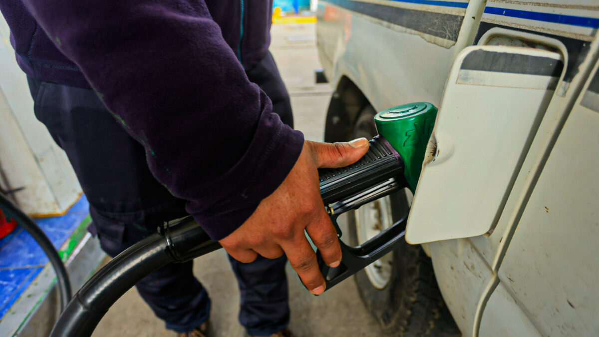Proyectan nueva alza de combustibles en Chile para el próximo 22 de octubre