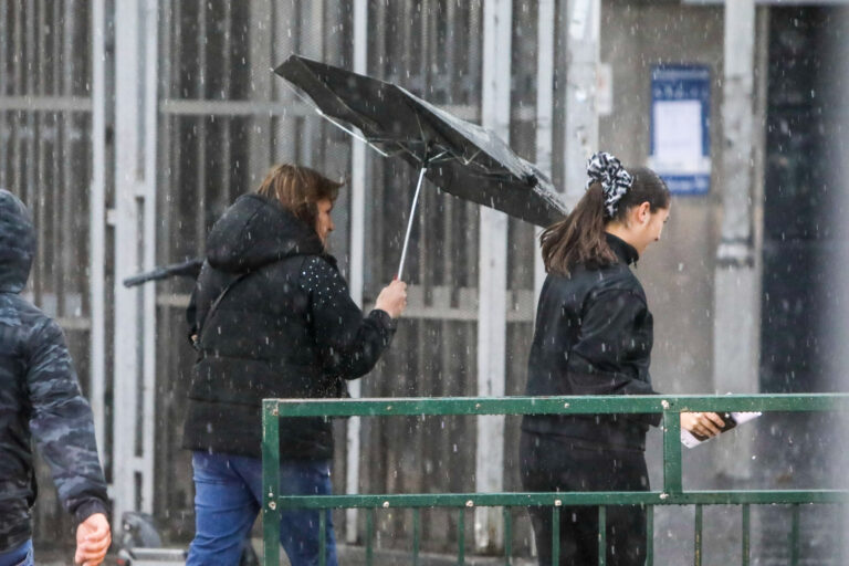 Hasta 40 mm de lluvia hoy: Revisa cuánta agua caerá en Santiago y en cada región
