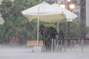 Hasta 10 mm de lluvia en una hora: Así se espera la llegada de la tormenta a la Región Metropolitana