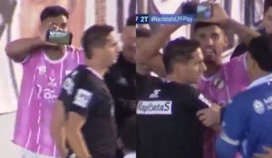Escándalo en el fútbol argentino por árbitro que anuló penal: Le mostraron imágenes de un celular