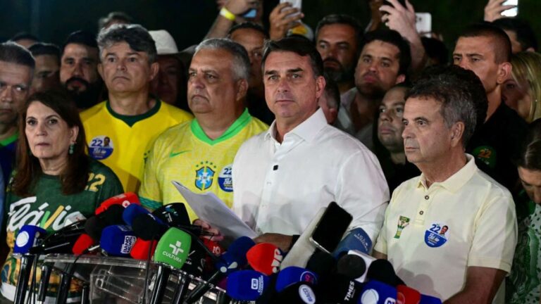 Flávio Bolsonaro no reconoce derrota de Lula y anuncia que pedirá anular las elecciones en Brasil