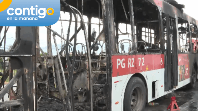 Encapuchados quemaron bus en Pedro Aguirre Cerda: Pasajeros lograron escapar