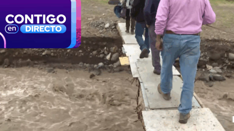 Familias continúan aisladas tras crecida de río Colina: utilizan peligroso puente para cruzar