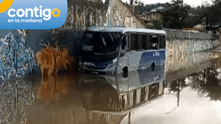 Bus con pasajeros quedó atrapado en paso bajo nivel inundado tras intensas tormentas eléctricas en Concepción