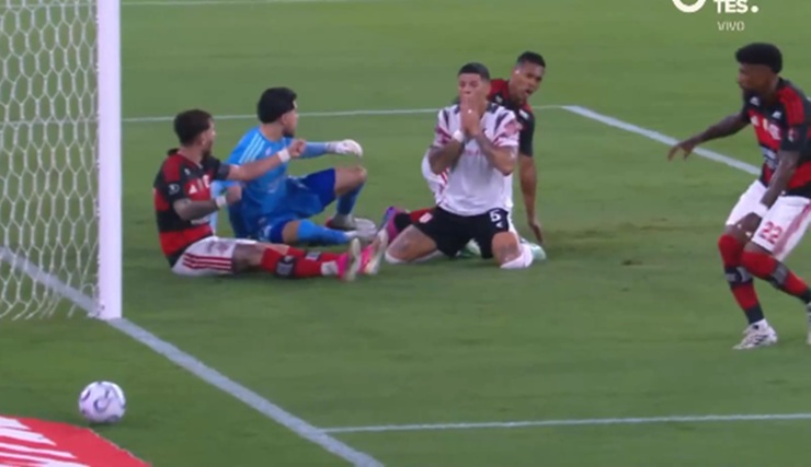 Milagro en el área del Mengao: La increíble doble ocasión que tuvo Estudiantes ante Flamengo