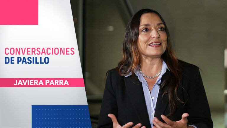 Javiera Parra regresa para mostrar su evolución más íntima | Conversaciones de Pasillo