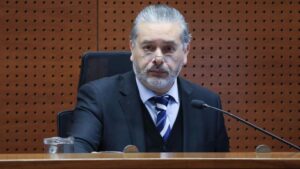 Por mal uso de licencias médicas: Corte Suprema expulsó con mayoría de votos al juez Daniel Urrutia del Poder Judicial