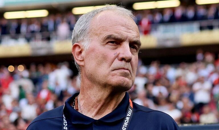 No sería fácil para Chile: El alto sueldo que Marcelo Bielsa cobraba en Uruguay