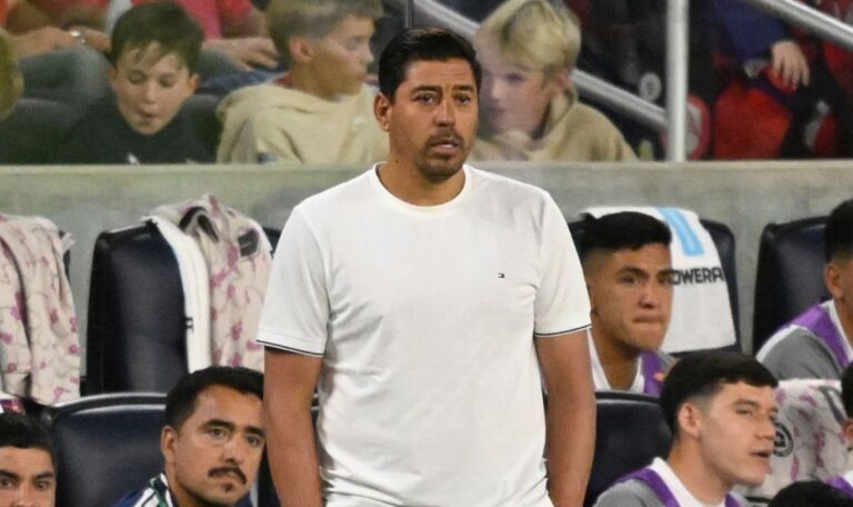 Mueve la pizarra: El gran cambio que prepararía Nicolás Córdova para el amistoso de Chile ante México