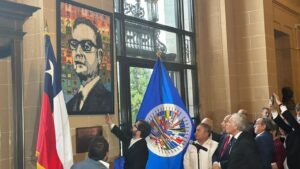 PS manifestó su rechazo: Controversia por retiro de retrato de Salvador Allende de sede de la OEA