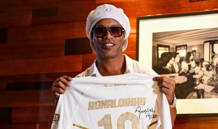 Ronaldinho vuelve al fútbol profesional: La fecha en la que debutará con su nuevo equipo