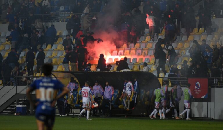 No quedaron impunes: Las sanciones a Everton y la U tras graves incidentes en Copa Chile