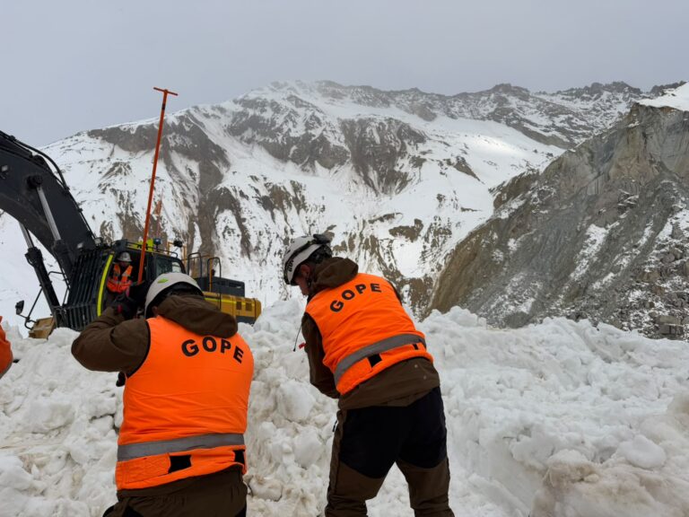 Codelco confirma la muerte de dos trabajadores tras alud en El Teniente