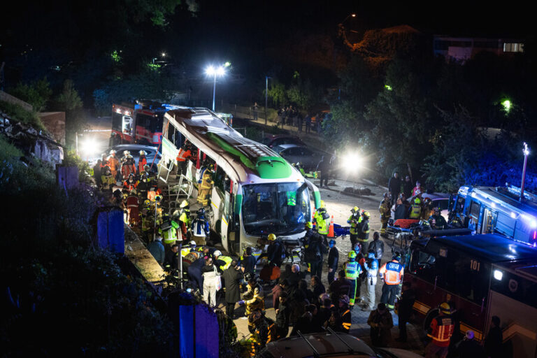 Amplían detención de chofer de bus que desbarrancó en Valparaíso y dejó una víctima fatal