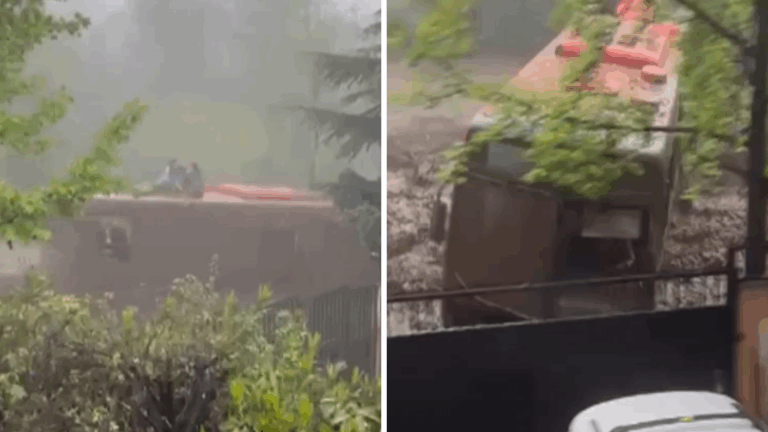 VIDEO | Pasajeros intentaban escapar: Captan momento en que bus RED fue arrastrado por aluvión en Las Condes