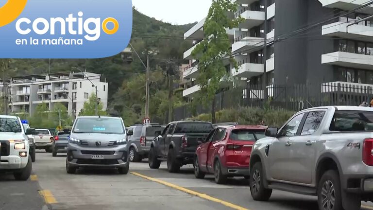 Pese a catástrofe en Las Condes: Reportan larga fila de vehículos para ir a esquiar a Farellones