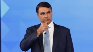 Desde EEUU: Flávio Bolsonaro se autoproclama 