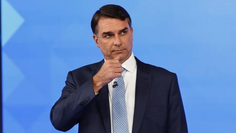 Desde EEUU: Flávio Bolsonaro se autoproclama 