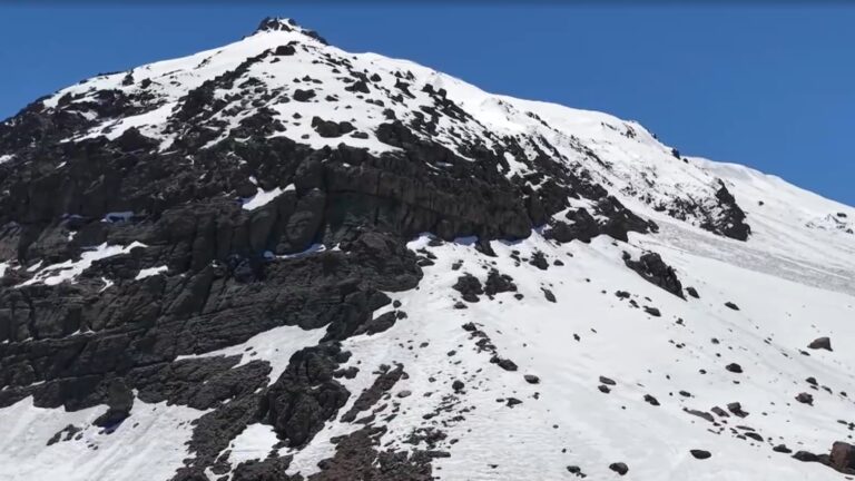 Hay preocupación por avalanchas: inédita primavera genera alerta por alta cantidad de nieve en la cordillera
