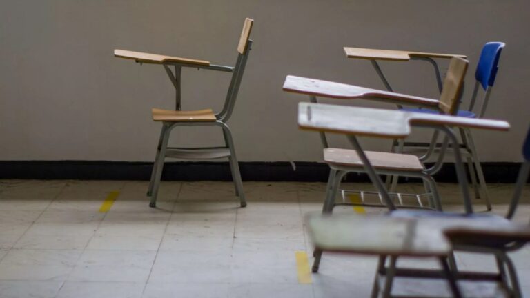 Tres en Valparaíso y una en la RM: Comunas anuncian suspensión de clases para este miércoles 21