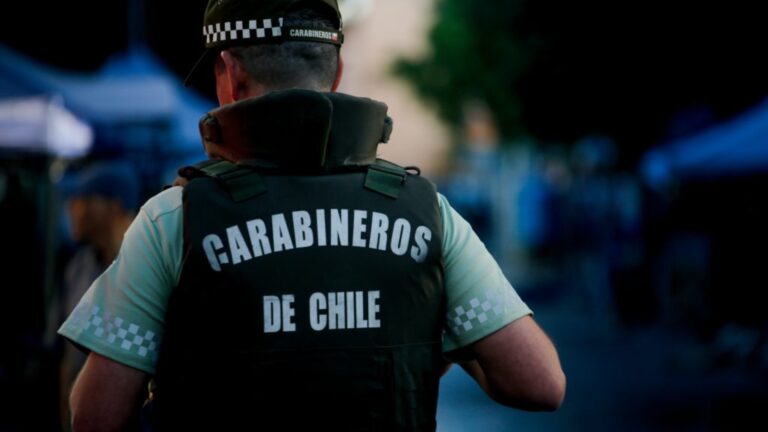 Formalizan a carabinero por apremios ilegítimos: Habría obligado a estudiante a quitarse el pantalón y hacer sentadillas
